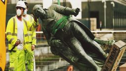Londra,’da, Köle taciri Robert Milligan’ın heykeli söküldü