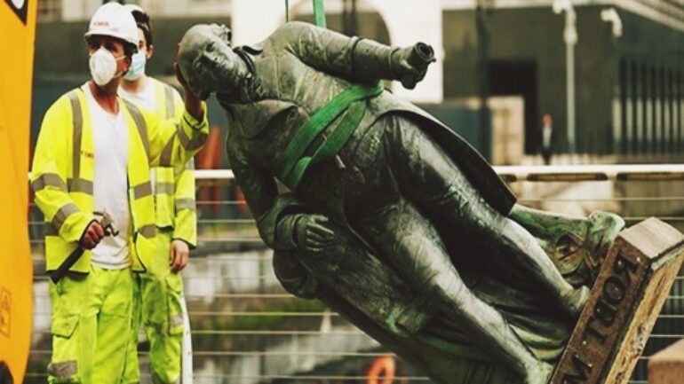 Londra,’da, Köle taciri Robert Milligan’ın heykeli söküldü